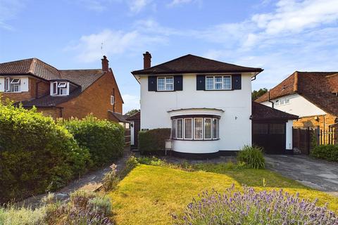 Park Avenue, Ruislip HA4 3 bed detached house for sale