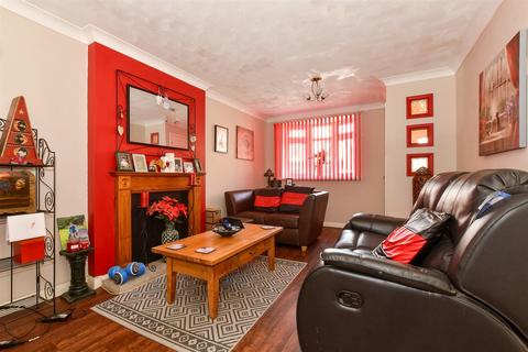 1 bedroom ground floor flat for sale