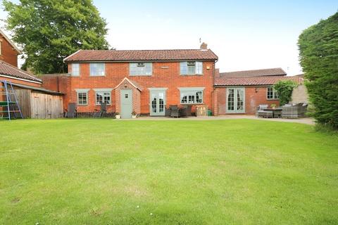 Edenside Drive, Attleborough... 5 bed link detached house for sale