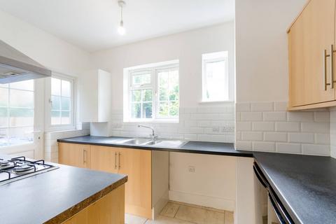 Ditton Lawn, Thames Ditton, KT7 2 bed flat for sale