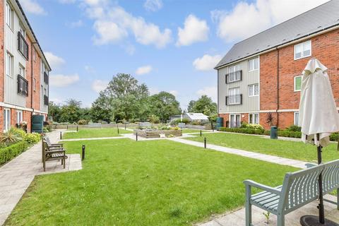 Pilots View, Chatham, Kent 2 bed flat for sale