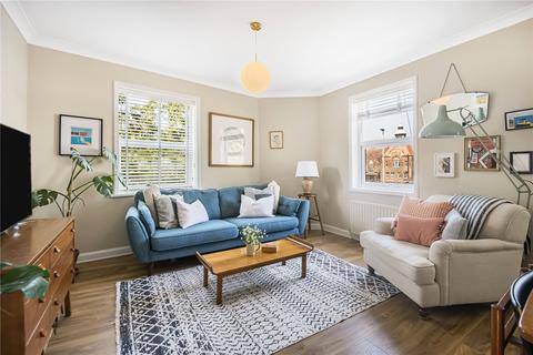 Elm Grove, Brighton, East Sussex, BN2 3 bed maisonette for sale