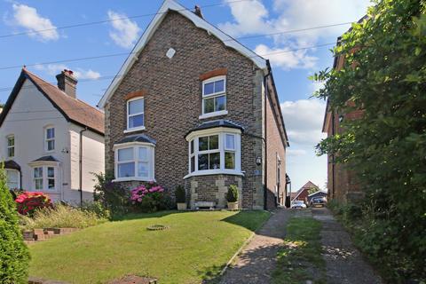 Turners Hill Road, Crawley Down... 2 bed semi