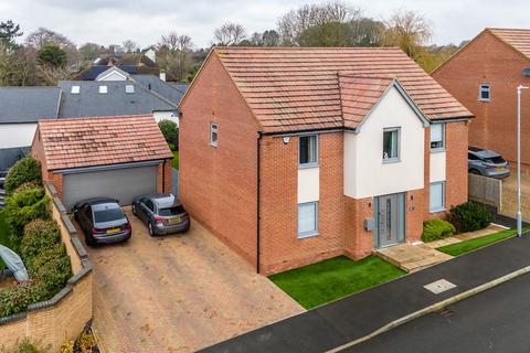 Cleavers View, Northampton NN6 4 bed detached house for sale