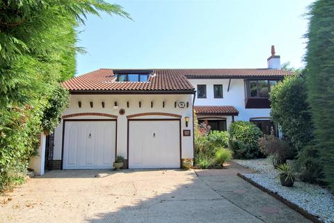 Eastbourne Road, Seaford 4 bed detached house for sale