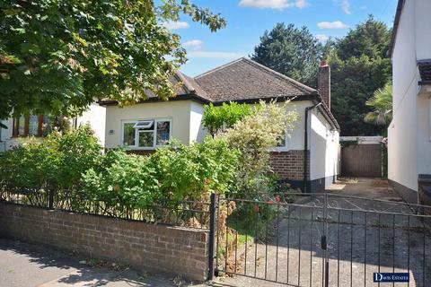 Bruce Avenue, Hornchurch, RM12 3 bed bungalow for sale