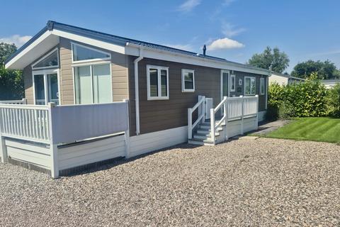 Littleport, Ely, Cambridgeshire 2 bed lodge for sale
