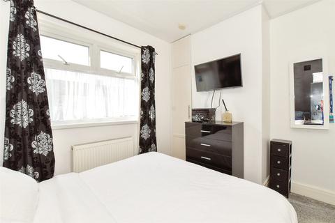Newcomen Road, Stamshaw, Portsmouth... 2 bed flat for sale