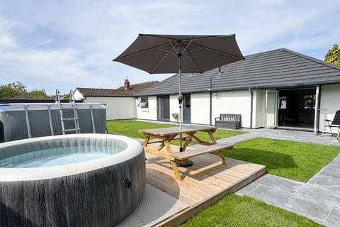 Thame, Oxfordshire 3 bed detached bungalow for sale