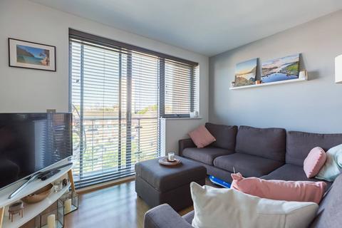 42 Violet Road, London E3 2 bed flat for sale