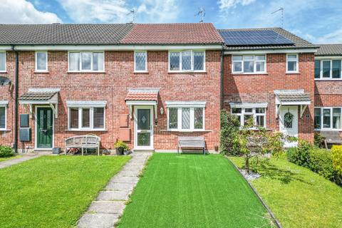 Kenilworth Green, Macclesfield SK11 3 bed terraced house for sale