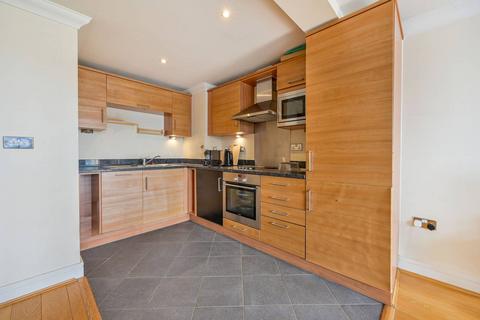 Bridge Road, East Molesey, KT8 1 bed flat for sale