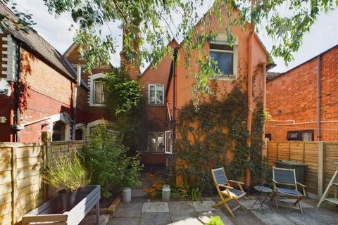 Melbourne Street East, Gloucester 2 bed end of terrace house for sale