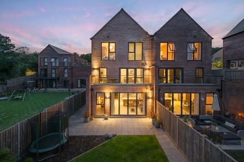 4 bedroom semi-detached house for sale