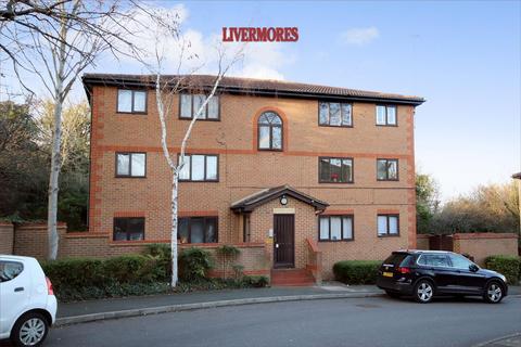 Winston Close, Greenhithe 1 bed apartment for sale