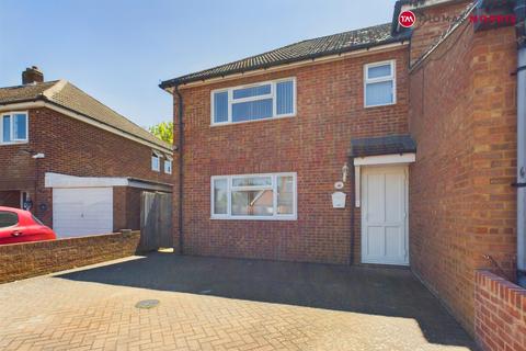 Boddington Gardens, Bedfordshire SG18 2 bed semi