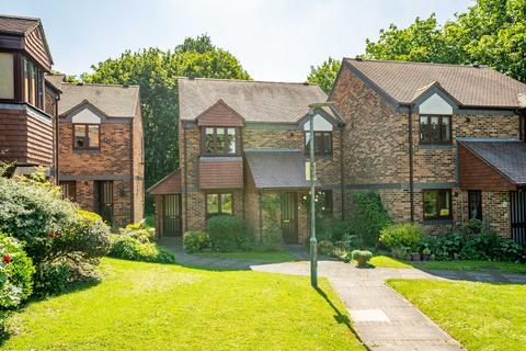 Belmont Hill, Hertfordshire AL1 2 bed maisonette for sale