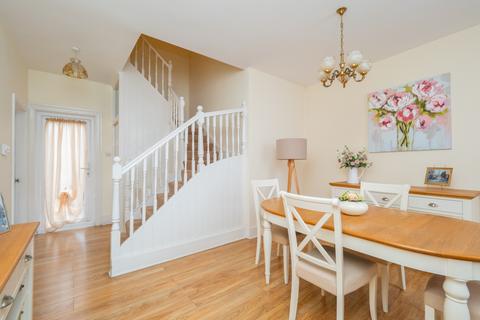 The Square, Carshalton Village SM5 3 bed terraced house for sale
