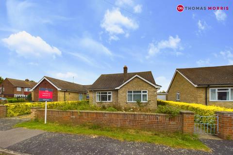 Dene Close, Huntingdon PE29 3 bed bungalow for sale