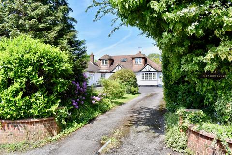 Skinners Lane, Ashtead KT21 4 bed detached house for sale