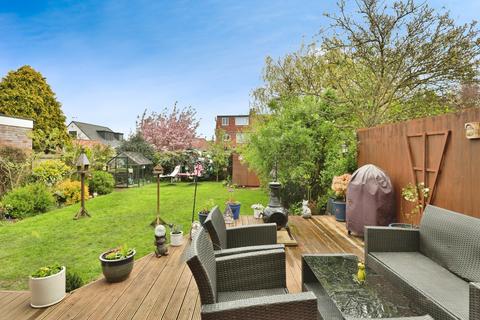 St. Columba Road, East Yorkshire YO16 5 bed detached house for sale
