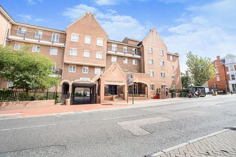 High Street, Kent ME4 1 bed flat for sale