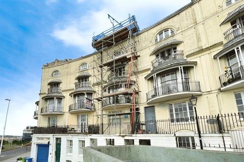 Pelham Crescent, East Sussex TN34 1 bed flat for sale