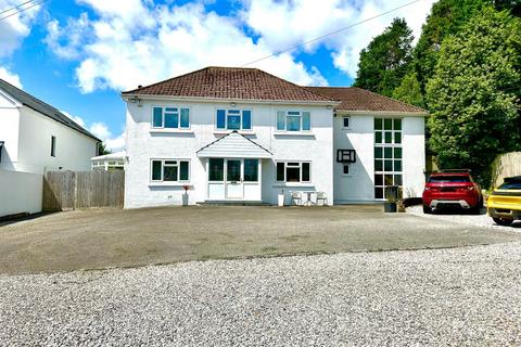 6 bedroom detached house for sale