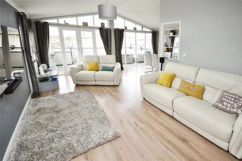 Peninsula Crescent, Rochester ME3 2 bed park home for sale
