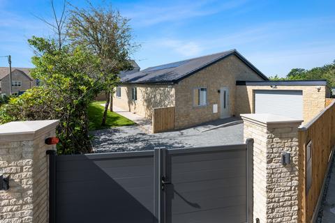 Old Witney Road, Eynsham, OX29 3 bed detached bungalow for sale