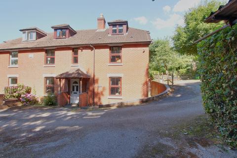 5 bedroom semi-detached house for sale