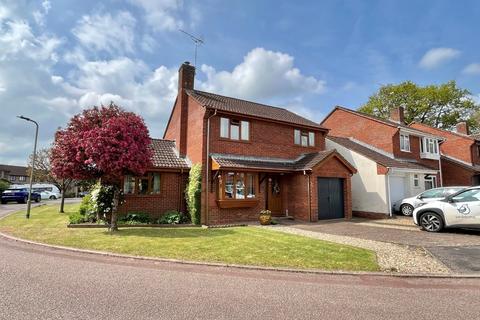Bluebell Avenue, Tiverton, Devon, EX16 4 bed detached house for sale