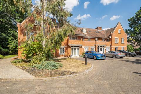 Maybury Place, Woking GU22 2 bed flat for sale