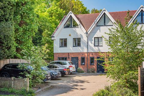 4 bedroom end of terrace house for sale