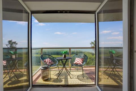 Radnor Cliff, Folkestone CT20 2 bed flat for sale