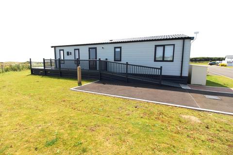 Estuary Way, Sandy Bay Caravan Park... 3 bed mobile home for sale