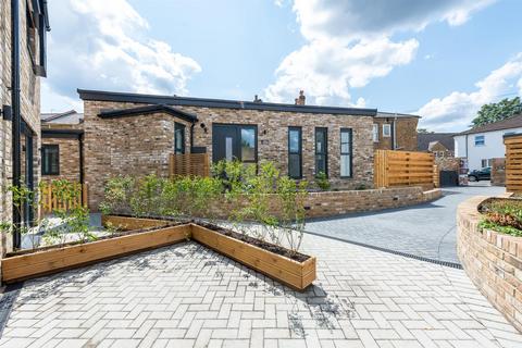 Scrooby Street, London, SE6 1 bed link detached house for sale