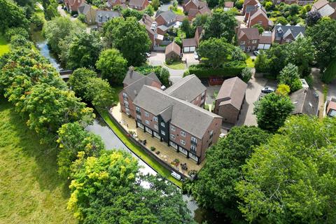 Tythe Barn Lane, Dicken Heath, Solihull 2 bed apartment for sale