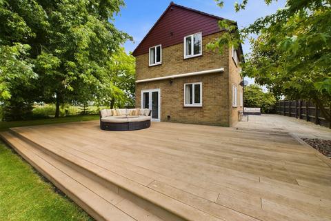Bury St. Edmunds IP28 4 bed detached house for sale