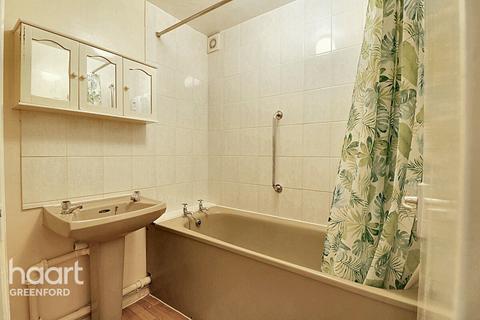 Makepeace Road, Northolt 1 bed apartment for sale