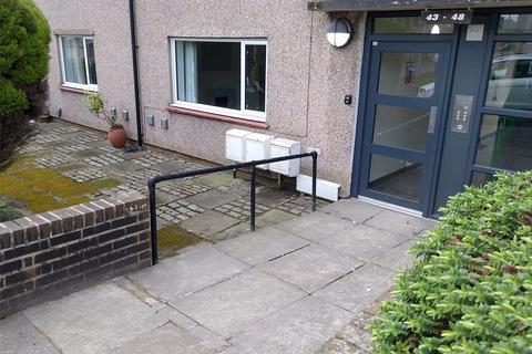 Brunswick Gardens, Halifax, HX1 2 bed apartment for sale