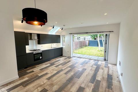 Formby Avenue, Stanmore HA7 2 bed maisonette for sale