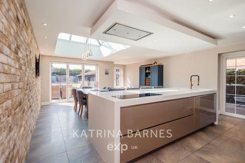 London Road, Colchester CO6 5 bed detached house for sale