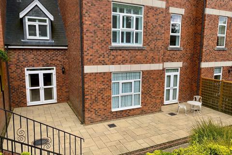 2 bedroom ground floor flat for sale