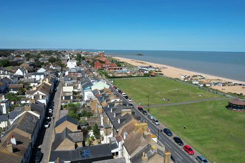 Canada Road, Deal CT14 2 bed apartment for sale