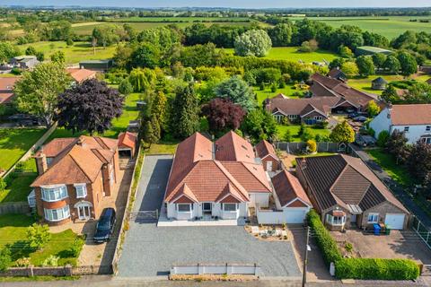 Station Road, Hutton Cranswick, YO25 9QZ 4 bed detached bungalow for sale