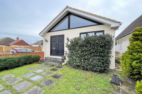 Arundel Road, Peacehaven, BN10 8HH 4 bed detached bungalow for sale