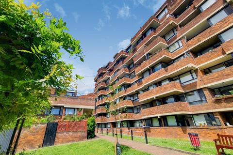 Vauxhall Bridge Road, Pimlico... 2 bed flat for sale