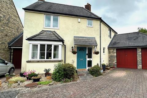 3 bedroom link detached house for sale