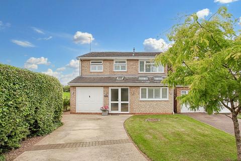 Hyde Grove, Bloxham 4 bed detached house for sale